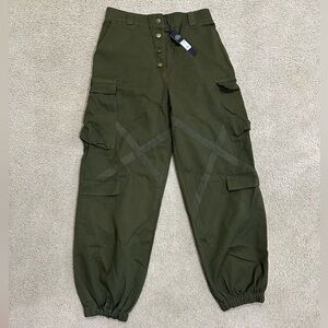 BRAND NEW - NEVER WORN Fashion Nova cargo jogger pants